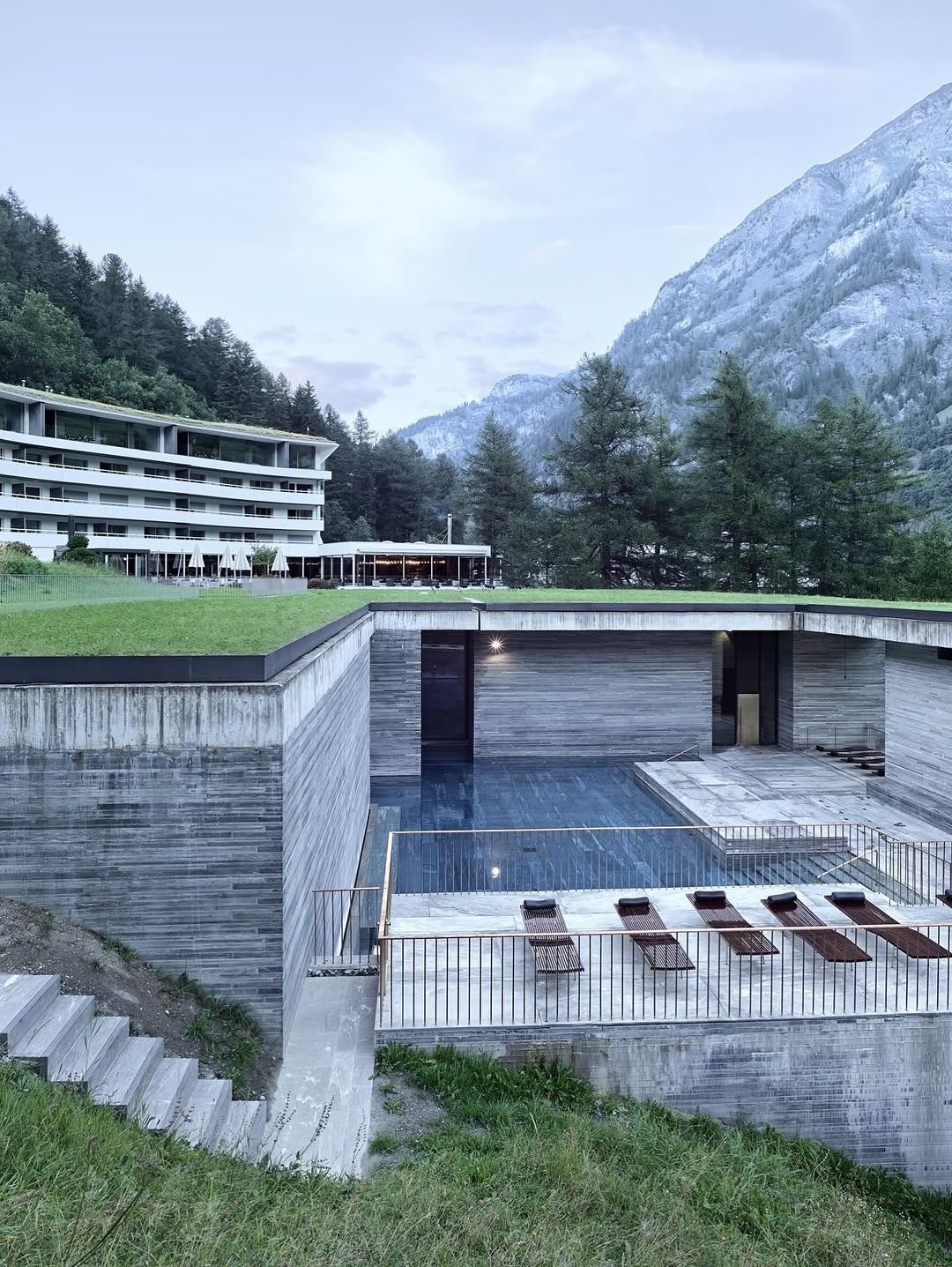 PETER ZUMTHOR VALS THERMAL BATHS STILL DRAWS CROWDS 26 YEARS LATER (image 3)
