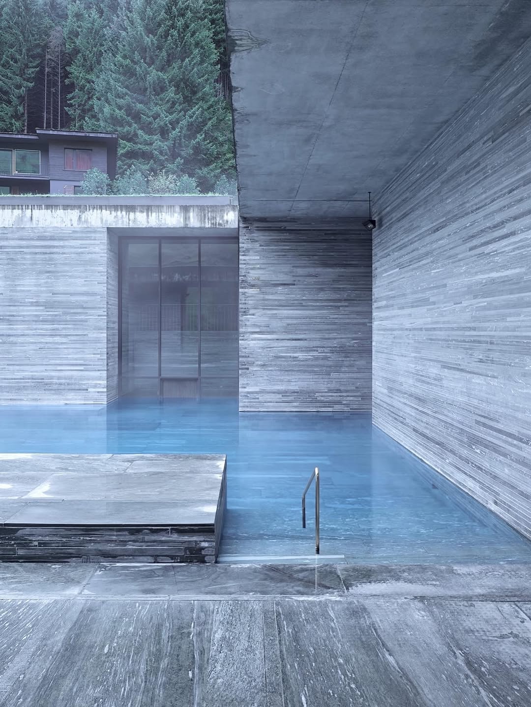 PETER ZUMTHOR VALS THERMAL BATHS STILL DRAWS CROWDS 26 YEARS LATER (image 5)