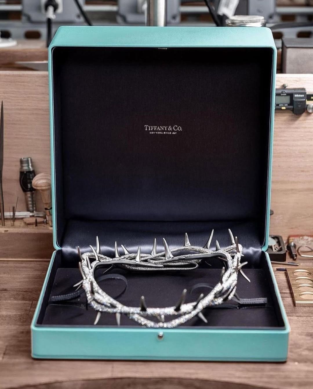 KENDRICK LAMAR 3 MILLION DOLLAR TIFFANY CROWN OF THORNS (image 2)