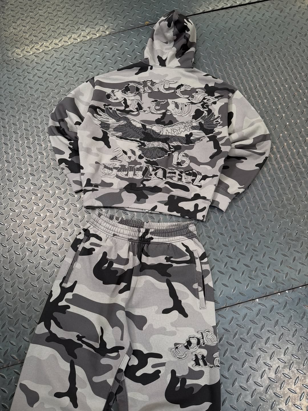 CORTEIZ DROPS FRIDAY TEASER AHEAD OF NEW ERA COLLAB LAUNCH (image 5)
