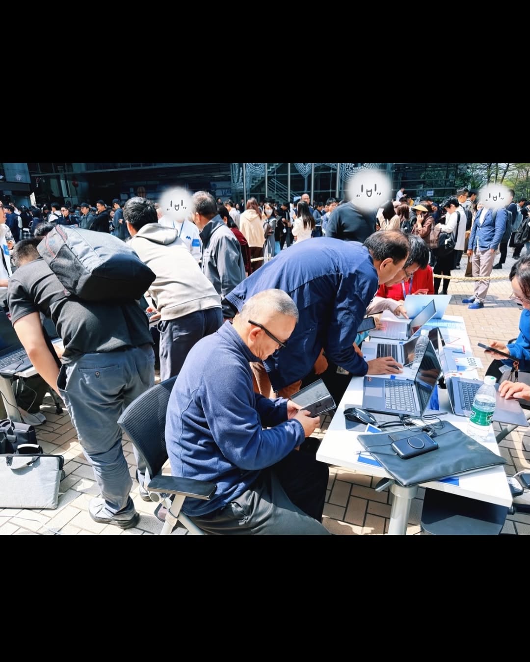 CHINESE ENGINEERS SET UP STREET STALLS TO INSTALL OPENCLAW (image 3)