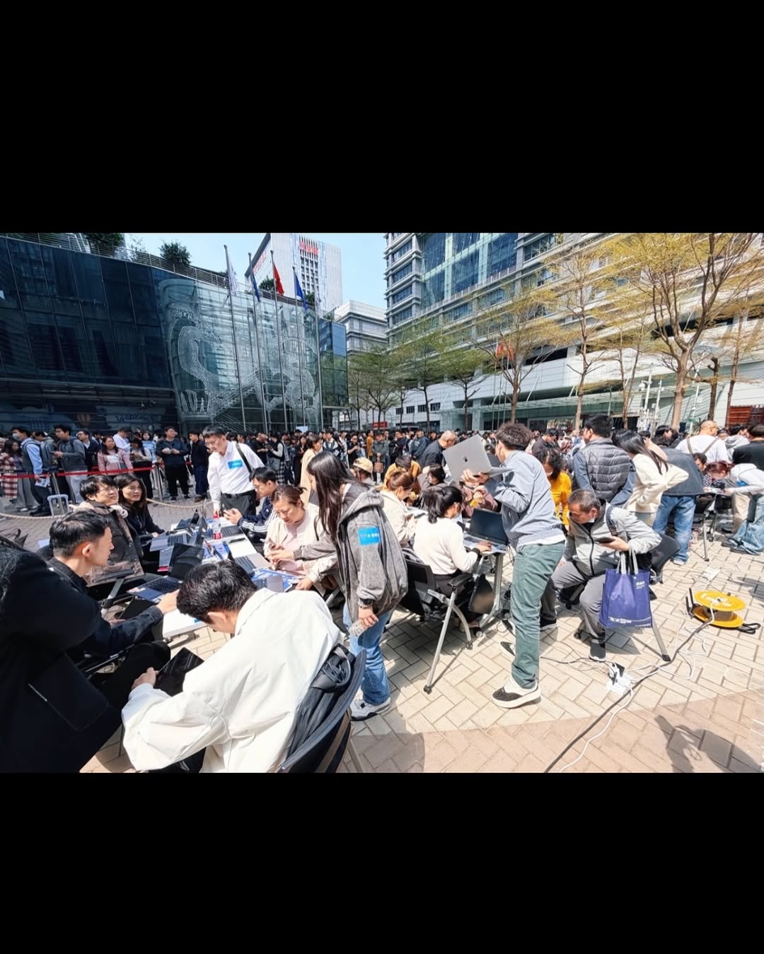 CHINESE ENGINEERS SET UP STREET STALLS TO INSTALL OPENCLAW (image 4)