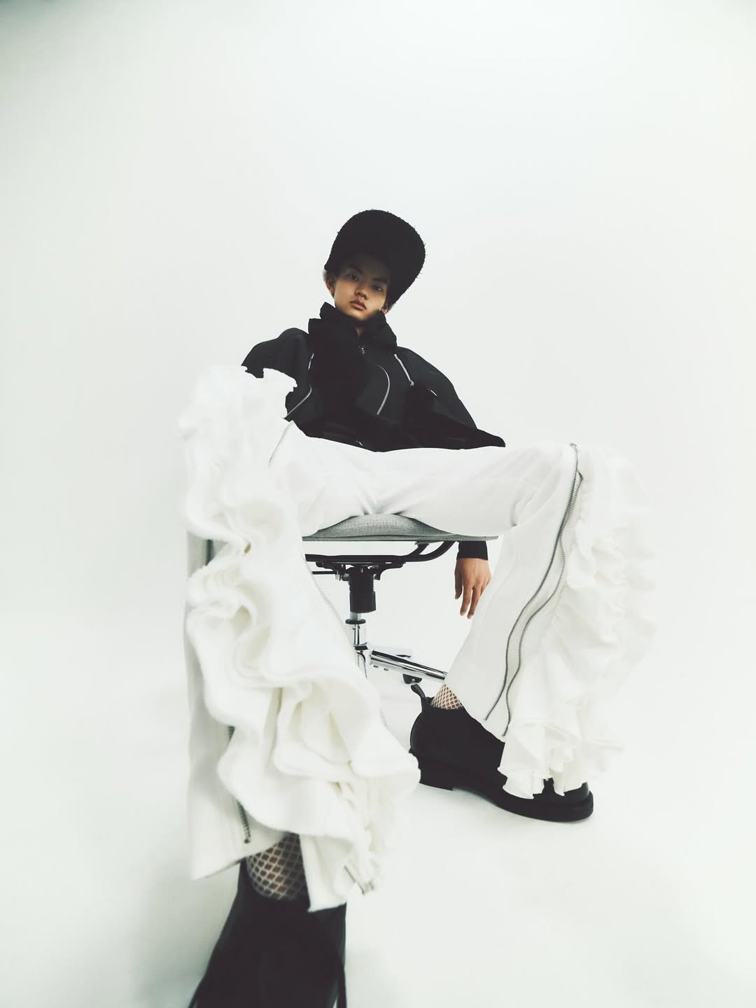 REI KAWAKUBO CALLS FOR PEACE WITH NOT SUITS BUT SUITS SS26 (image 7)