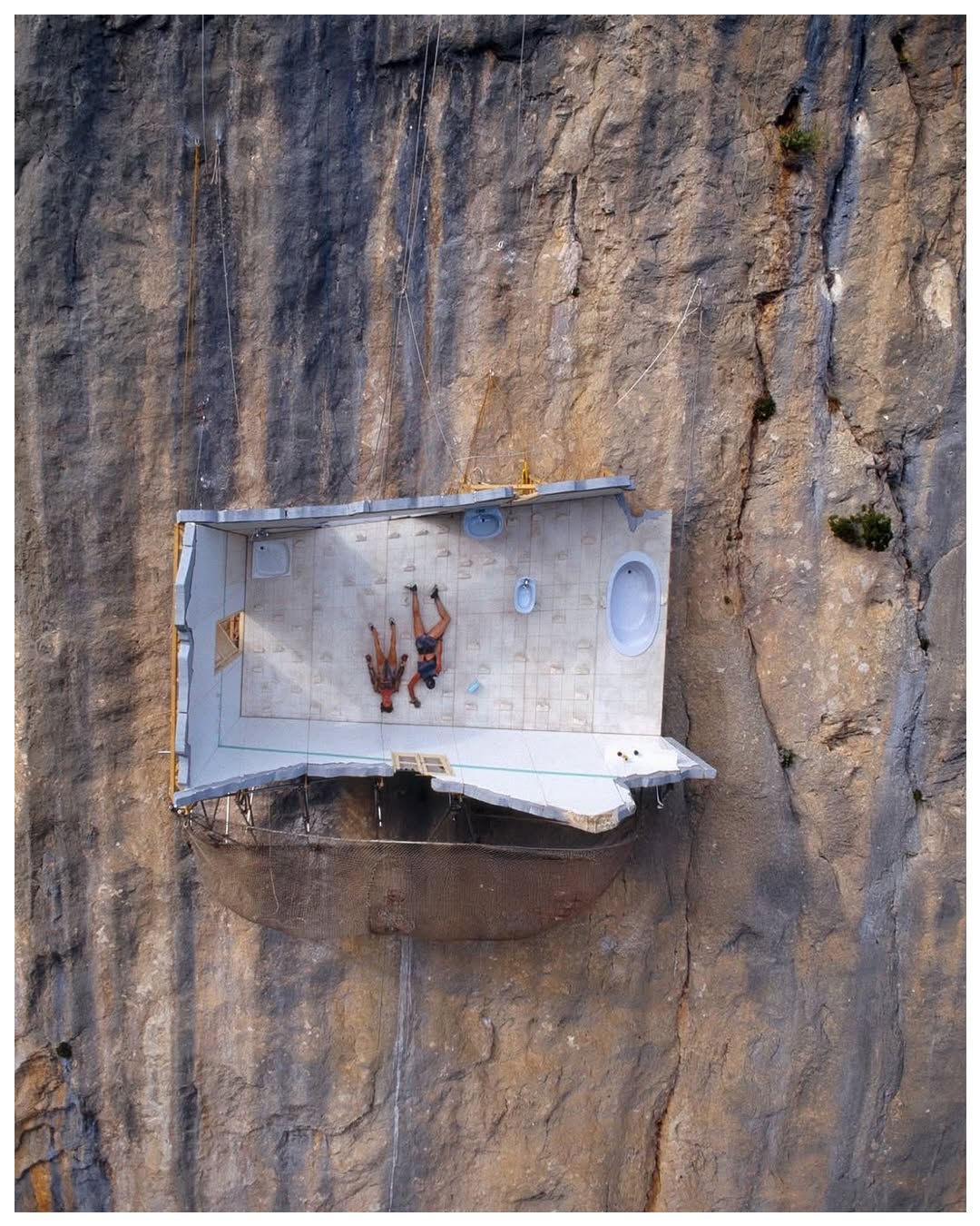 ROC IN LICHEN PIONEERS VERTICAL DANCE 400 METERS ABOVE GROUND (image 2)