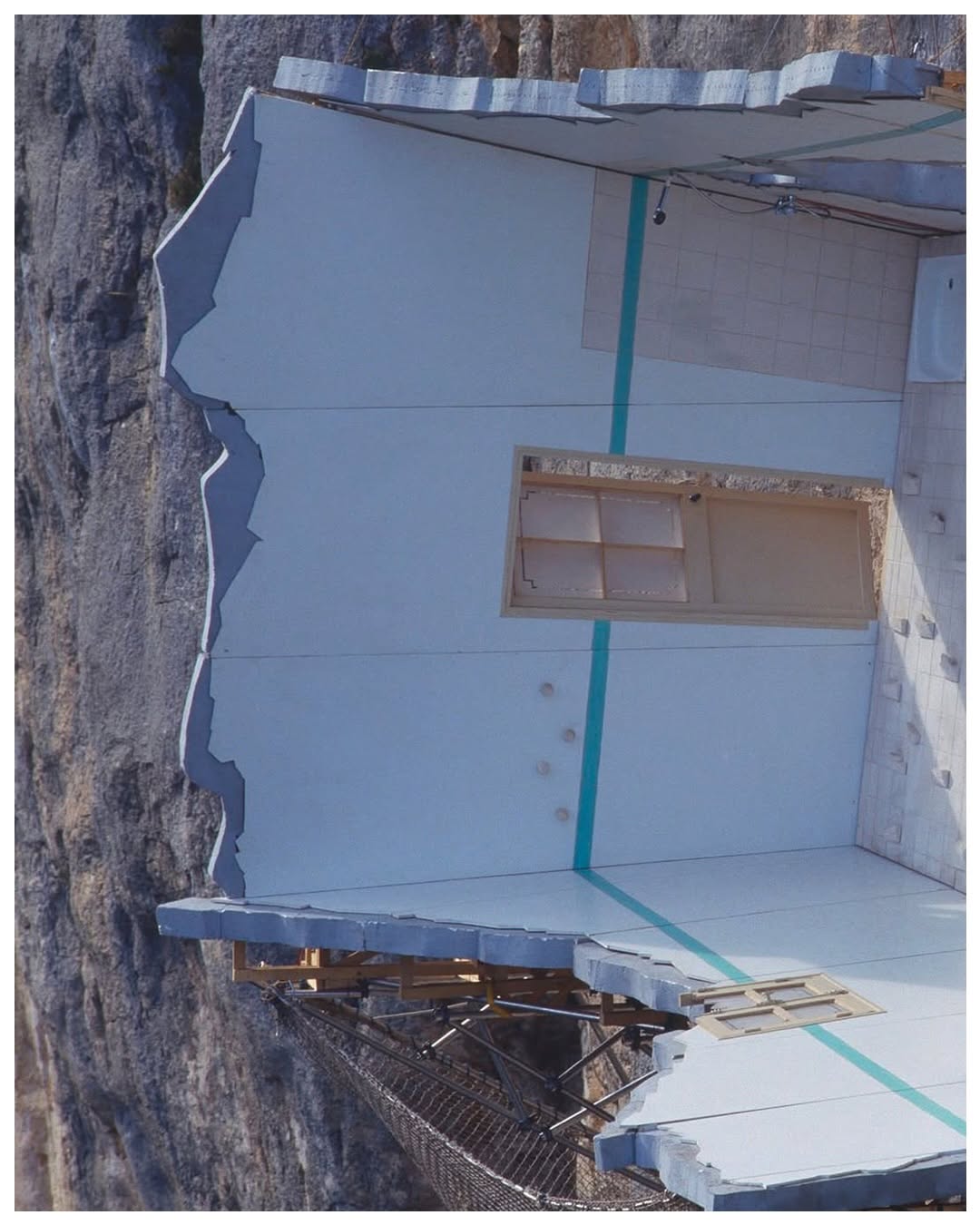 ROC IN LICHEN PIONEERS VERTICAL DANCE 400 METERS ABOVE GROUND (image 4)