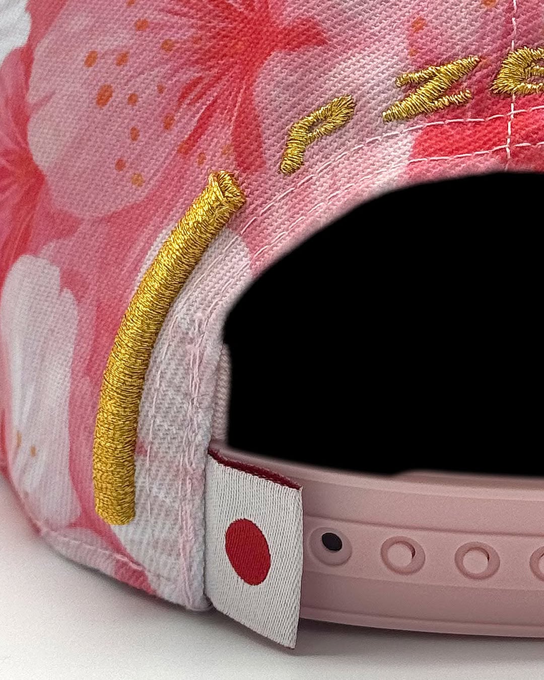 PIRELLI JAPAN 2026 PODIUM CAP: SAKURA, SUZUKA, AND F1'S FASHION TURN