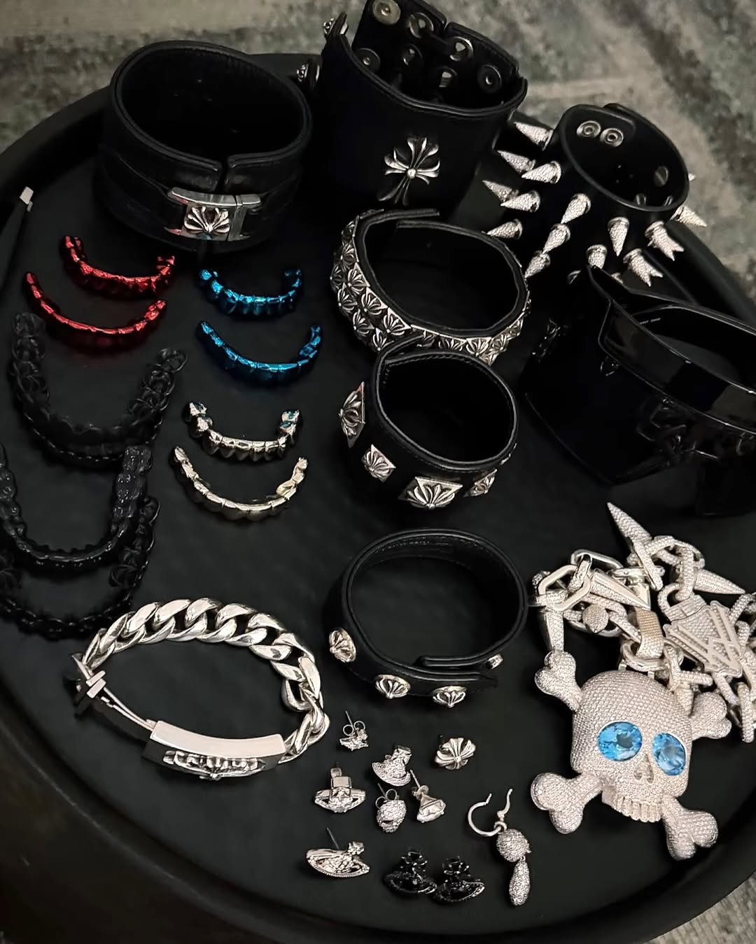 NORTH WEST AT 11 YEARS OLD OWNS A CUSTOM ALEX MOSS SKULL WITH SAPPHIRE EYES (image 2)