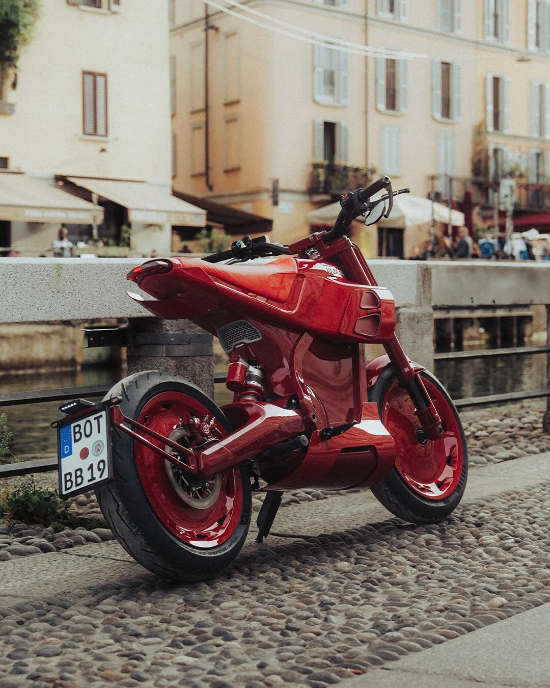 BRABUS BUILT ITS FIRST ELECTRIC MOTORCYCLE AND IT LOOKS LIKE AKIRA (image 4)