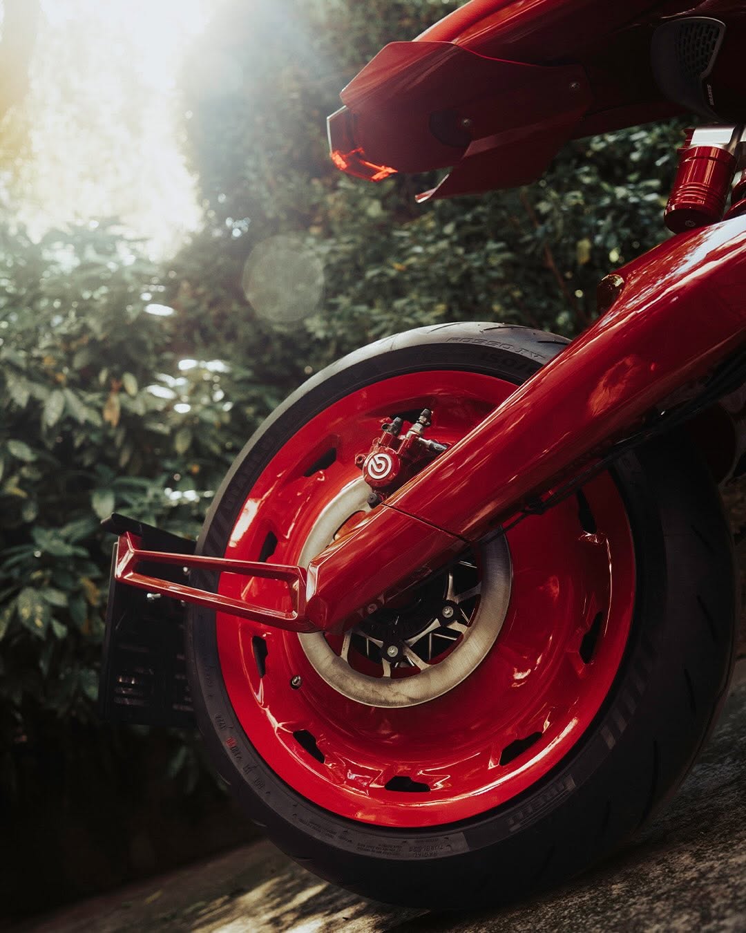 BRABUS BUILT ITS FIRST ELECTRIC MOTORCYCLE AND IT LOOKS LIKE AKIRA (image 5)