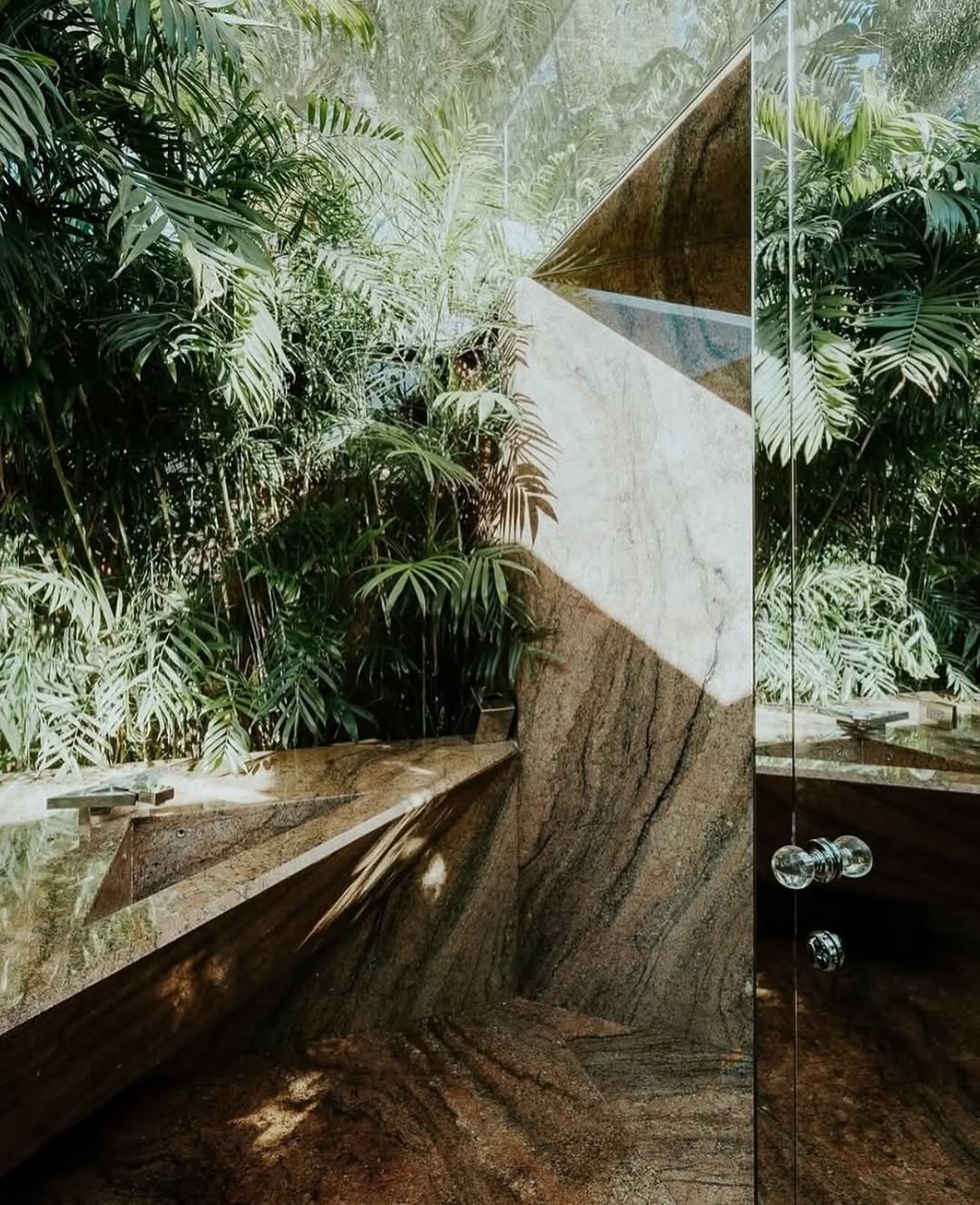 John Lautner Built the Sheats-Goldstein Residence Out of a Sandstone Ledge (image 7)