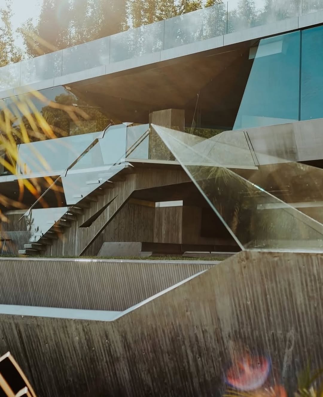 John Lautner Built the Sheats-Goldstein Residence Out of a Sandstone Ledge (image 9)