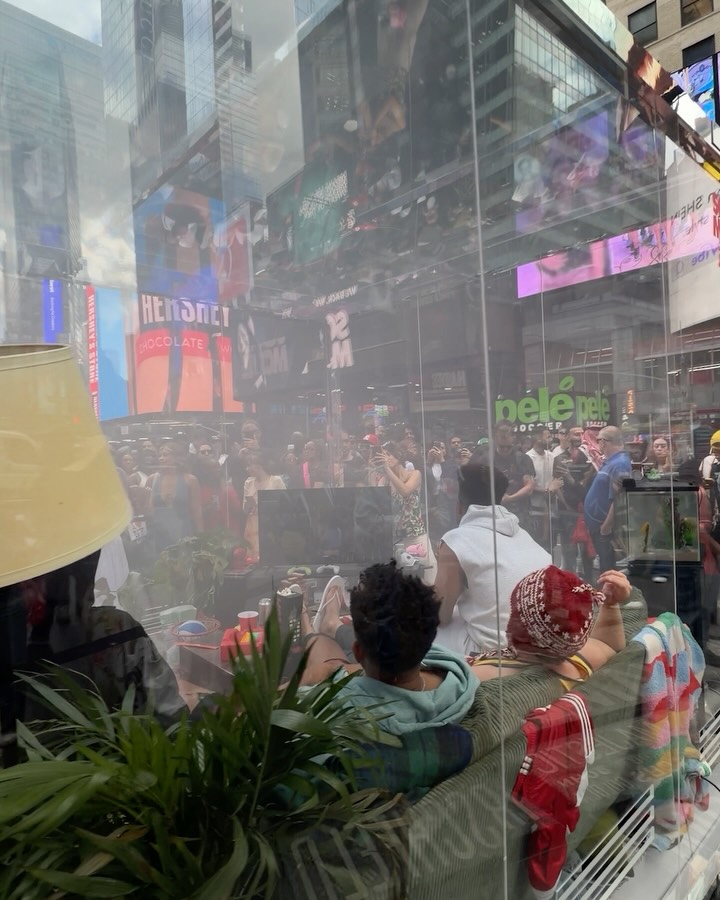 SCARY MOVIE 6 PUT ITS CAST IN A GLASS BOX IN TIMES SQUARE