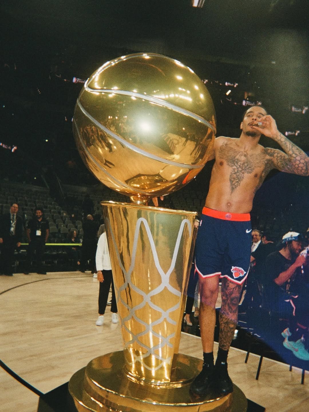 KNICKS 2026 TITLE SHOT ON FILM. PARADE JUNE 18 (image 5)
