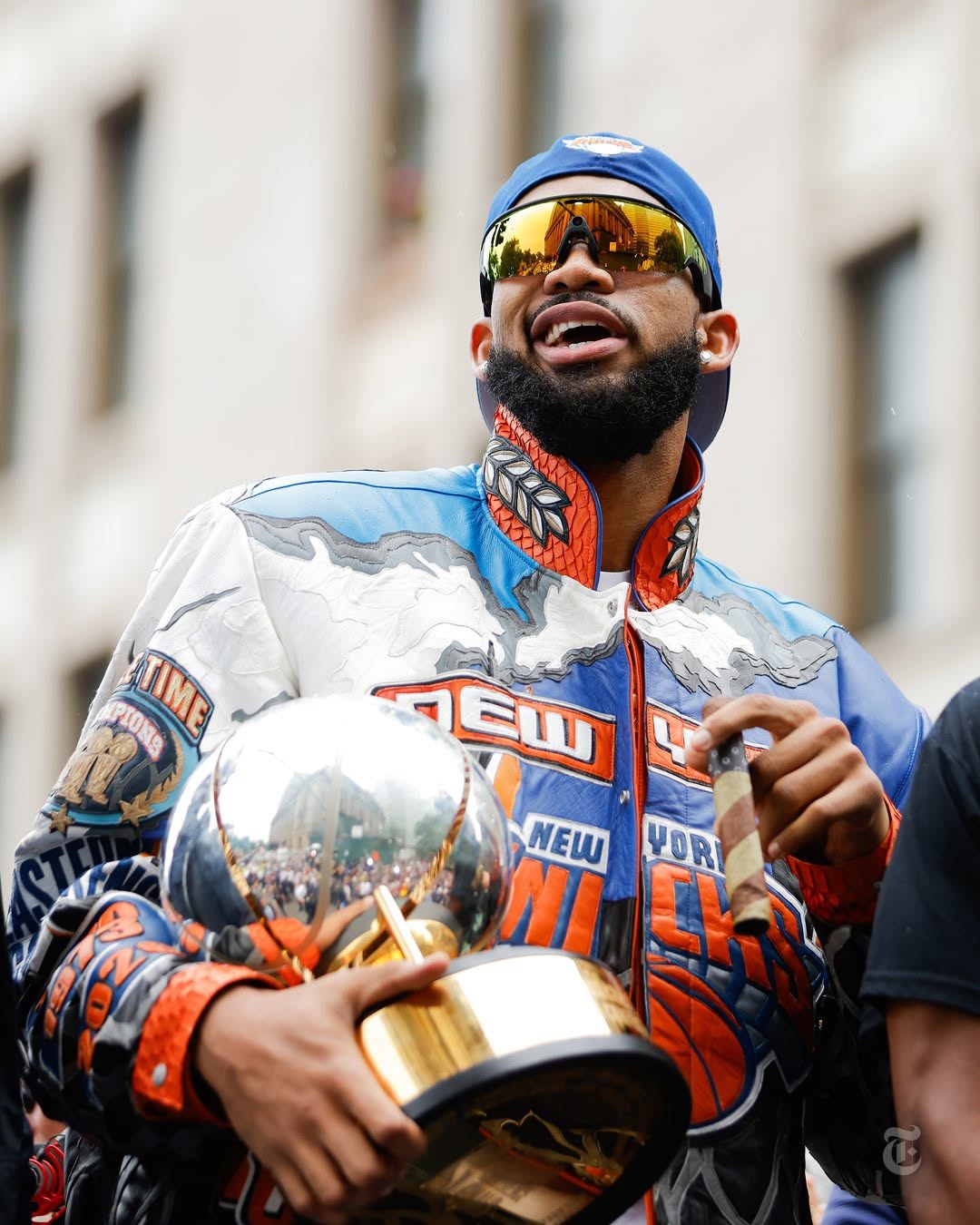 TWO MILLION PEOPLE MET THE KNICKS ON BROADWAY (image 8)