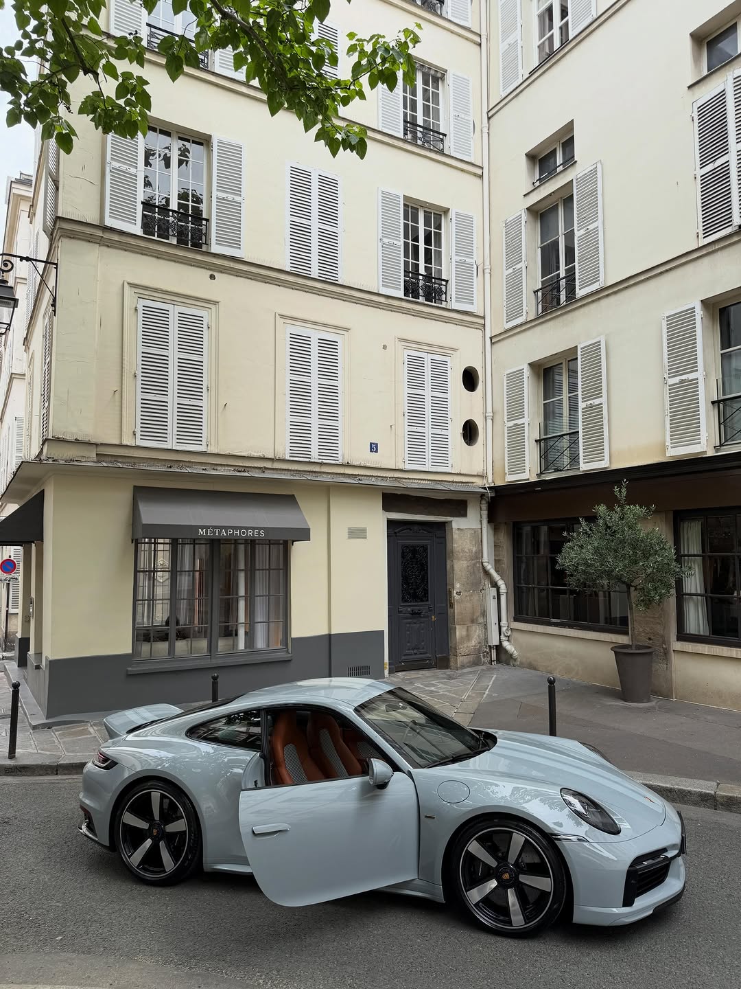 THE 992 SPORT CLASSIC IS PORSCHE ADMITTING THAT ANALOG WINS