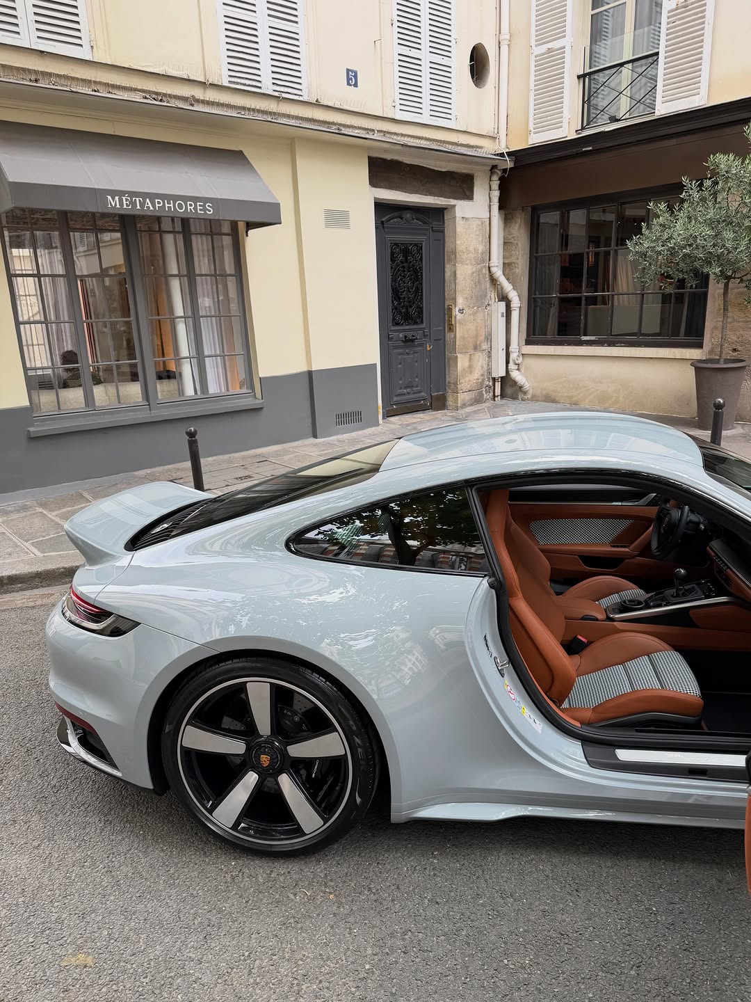 THE 992 SPORT CLASSIC IS PORSCHE ADMITTING THAT ANALOG WINS (image 2)