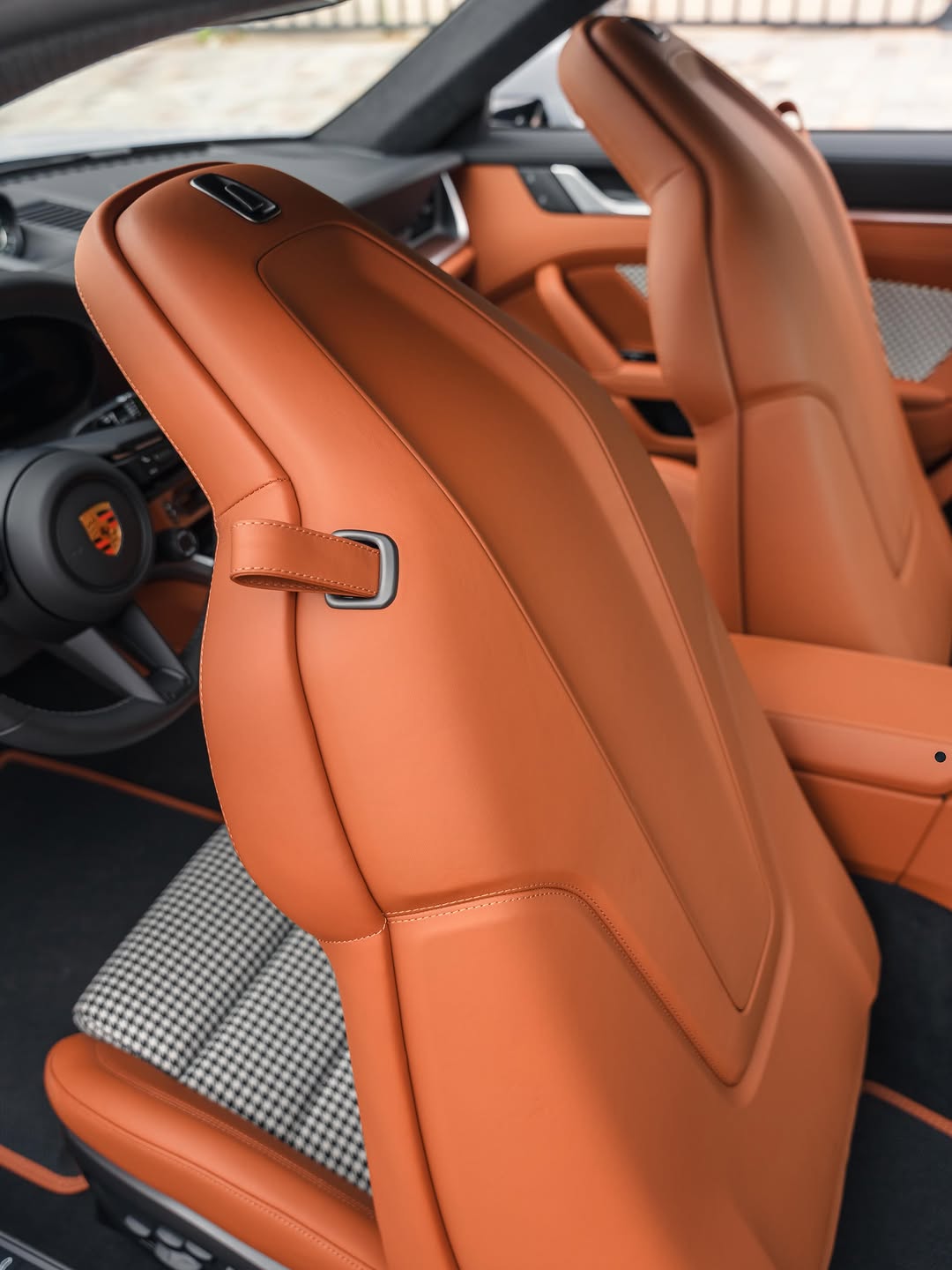 THE 992 SPORT CLASSIC IS PORSCHE ADMITTING THAT ANALOG WINS (image 3)