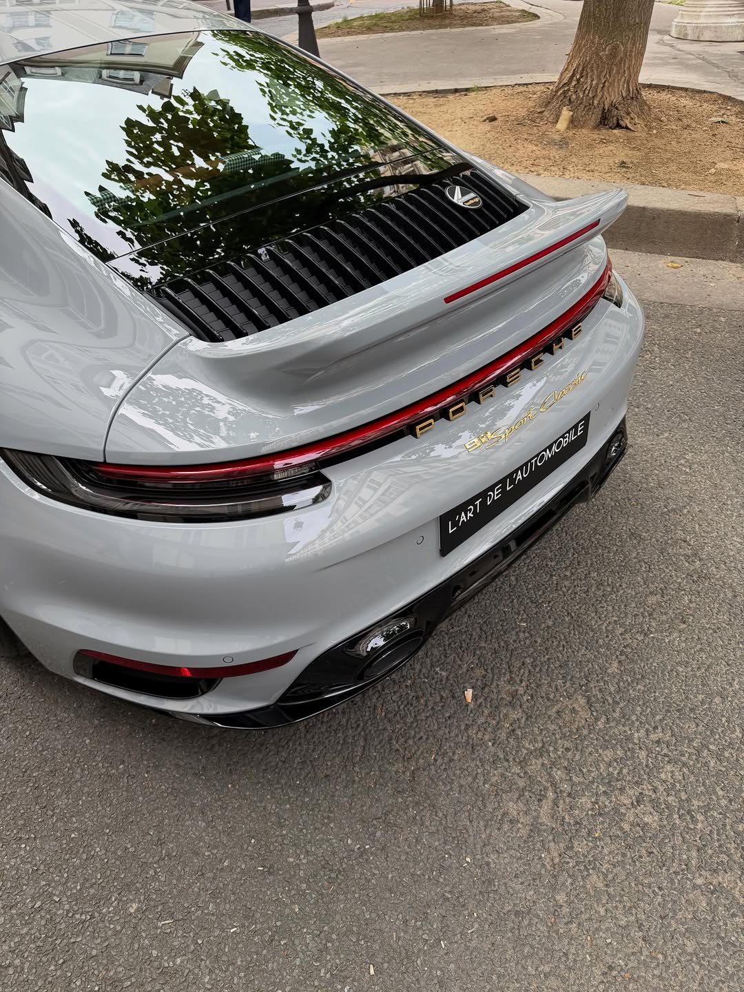 THE 992 SPORT CLASSIC IS PORSCHE ADMITTING THAT ANALOG WINS (image 7)