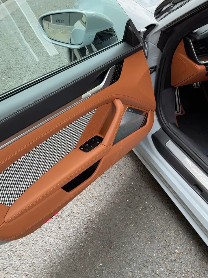 THE 992 SPORT CLASSIC IS PORSCHE ADMITTING THAT ANALOG WINS (image 8)