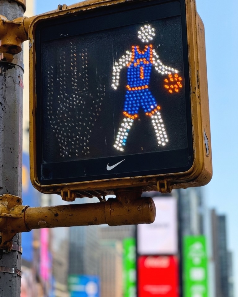 VERTEX.CGI REPLACED TIMES SQUARE CROSSWALKS WITH THE KNICKS (image 2)