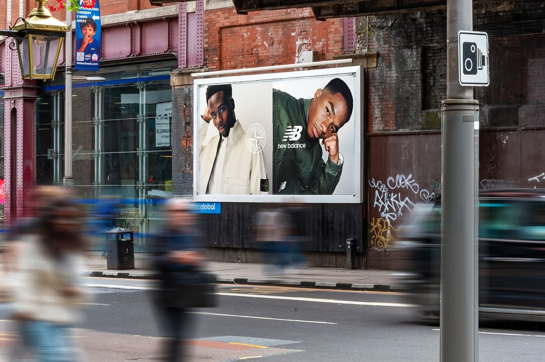 STONE ISLAND TESTS HEAT REACTIVITY ON A LONDON BILLBOARD (image 3)