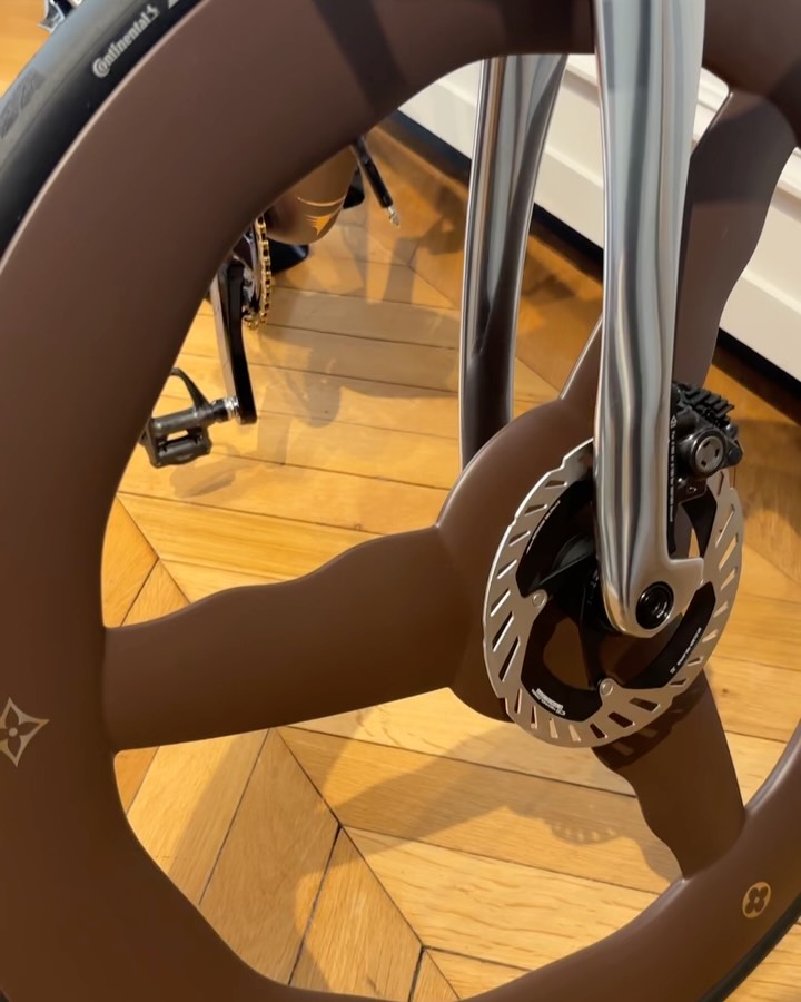 Louis Vuitton Made a Pinarello Race Bike (image 5)