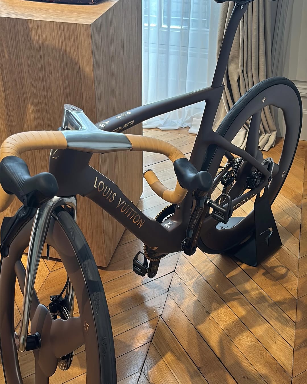 Louis Vuitton Made a Pinarello Race Bike (image 6)