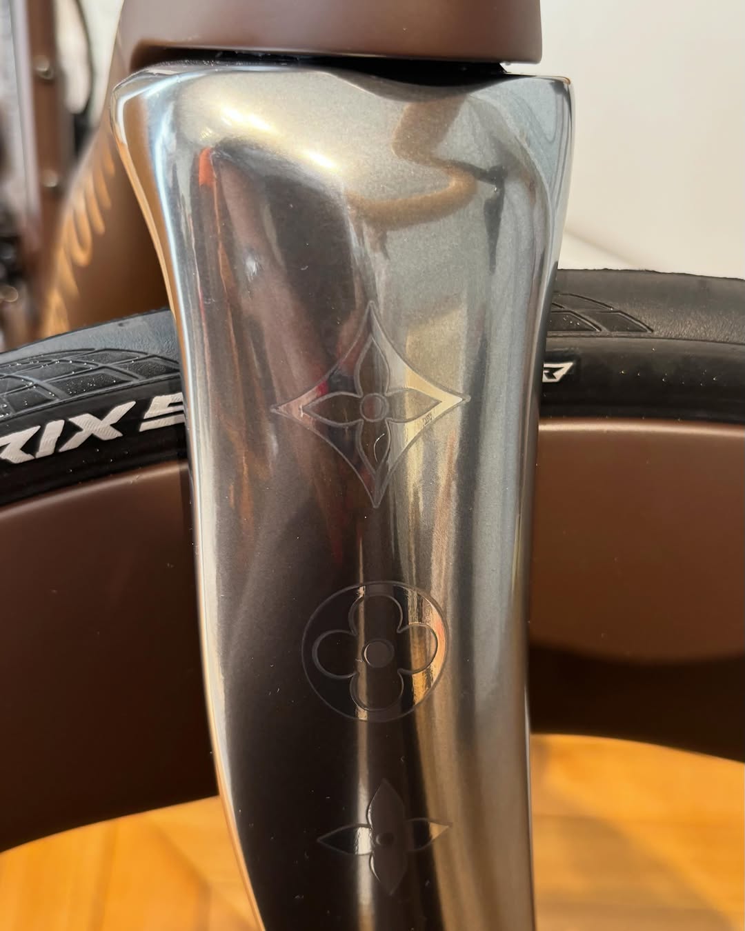 Louis Vuitton Made a Pinarello Race Bike (image 7)