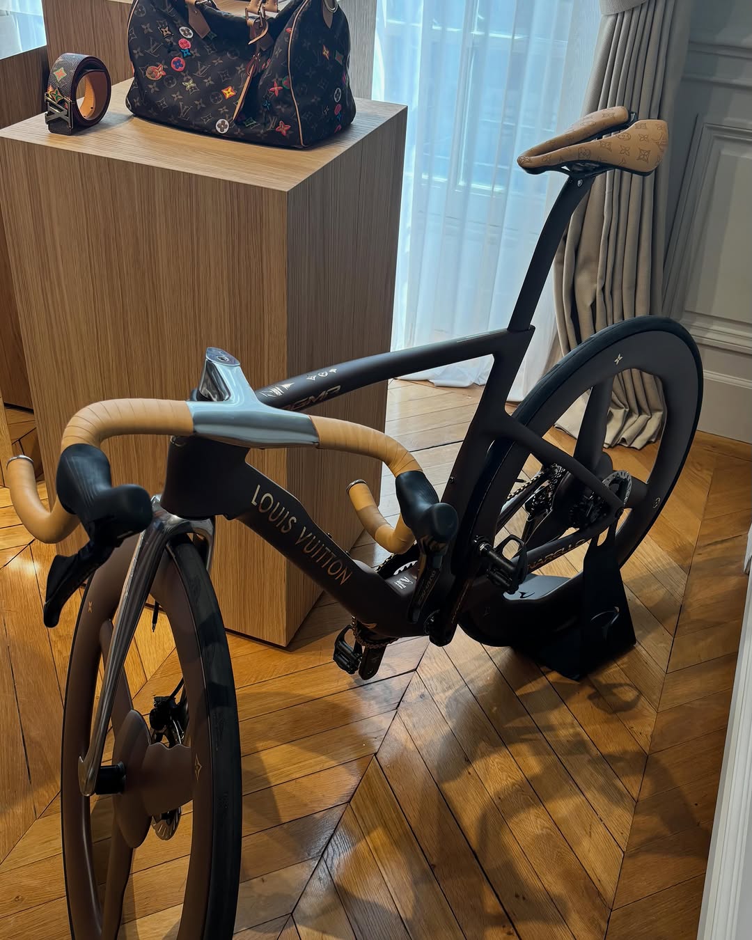 Louis Vuitton Made a Pinarello Race Bike (image 9)