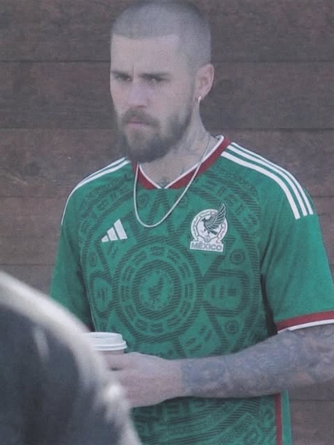 MEXICO WINS FIRST WORLD CUP KNOCKOUT GAME IN 40 YEARS (image 6)