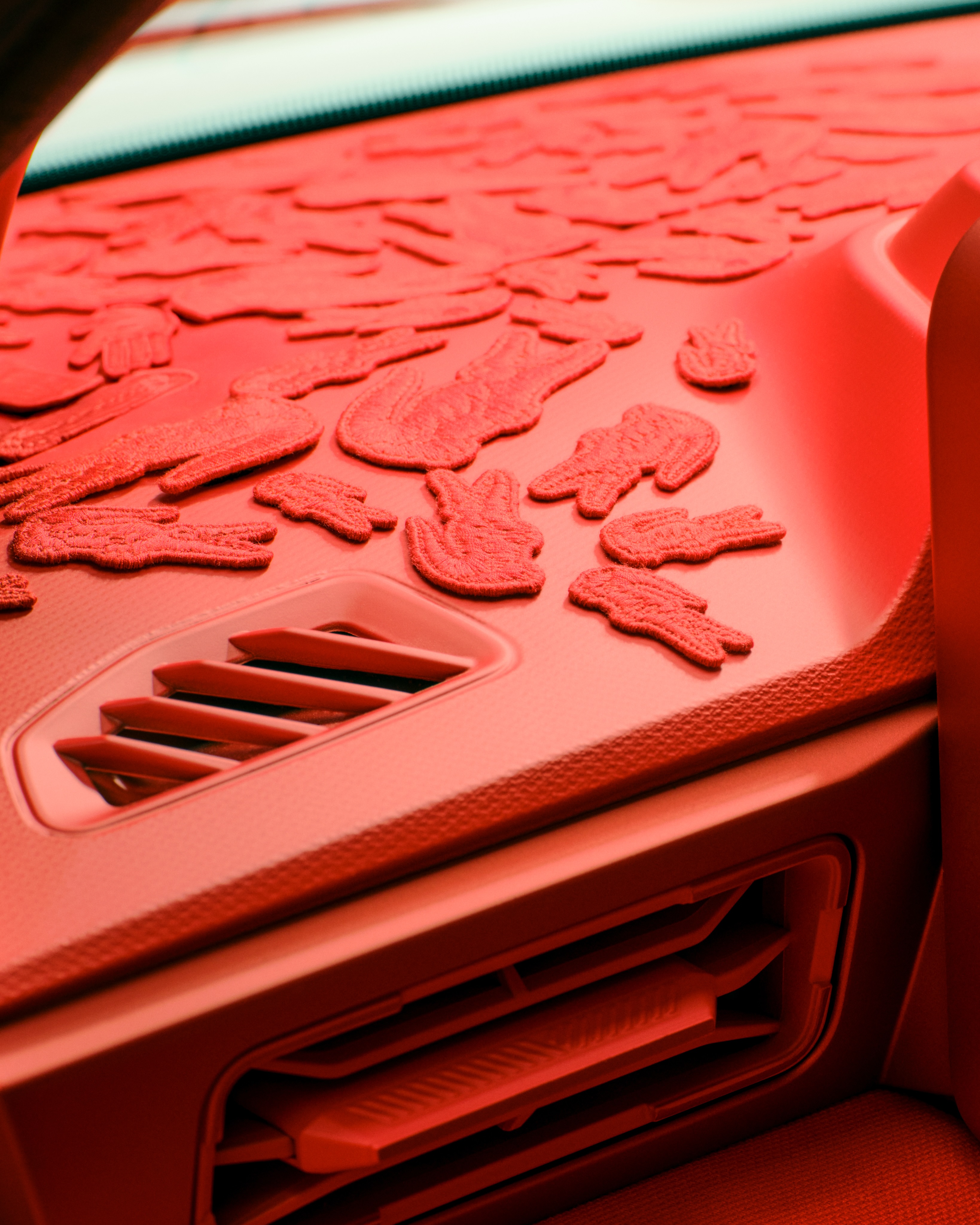 LACOSTE HIDES 290 CROCODILES INSIDE ONE ALPINE RALLY CAR (image 7)