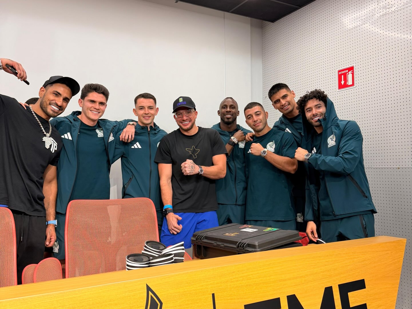 STEVEWILLDOIT'S $1M ROLEX GIFT TO MEXICO GETS RETURNED (image 5)