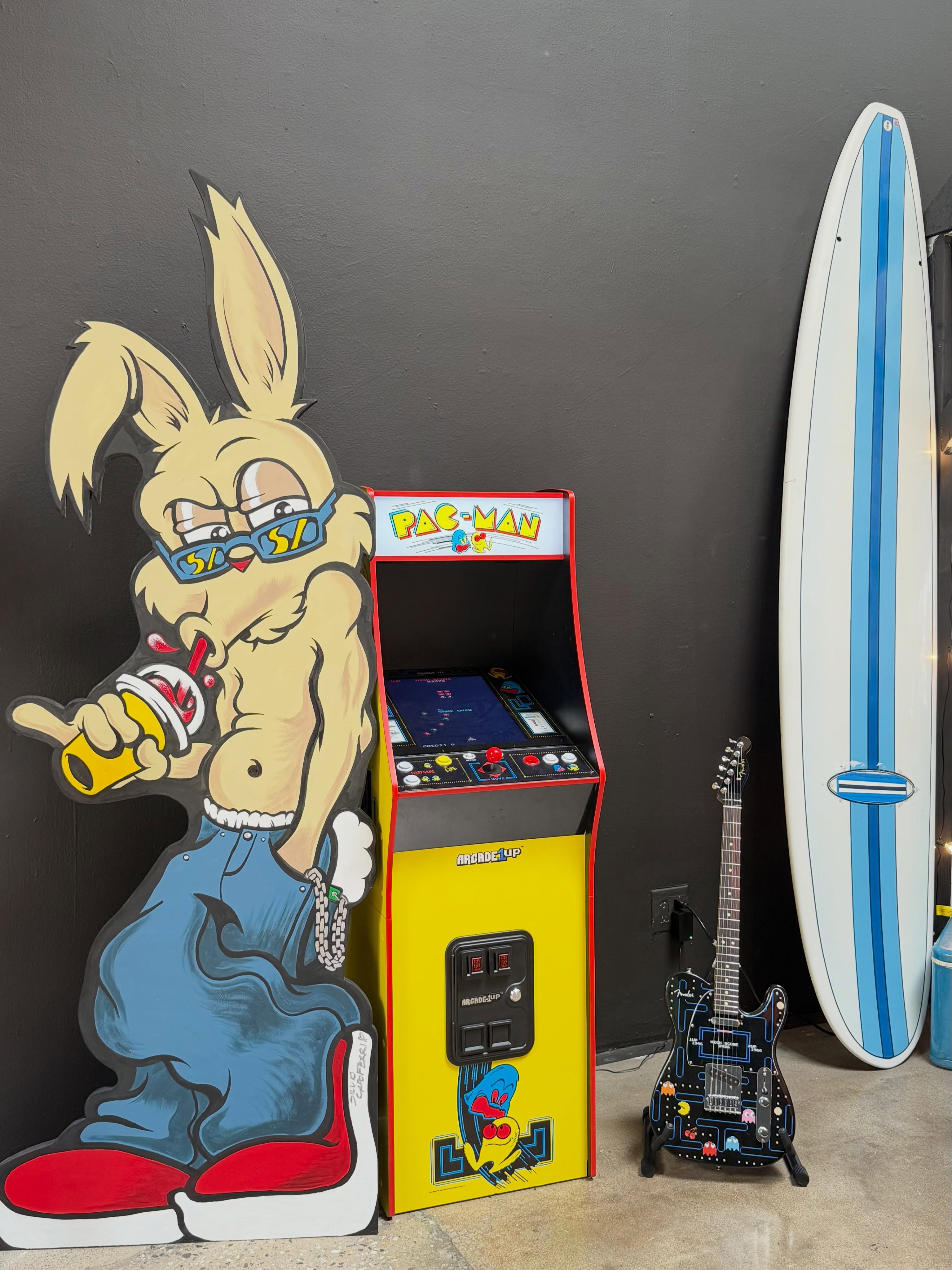 BLINK-182'S 25TH ANNIVERSARY POP-UP HAD A PAC-MAN CABINET (image 4)
