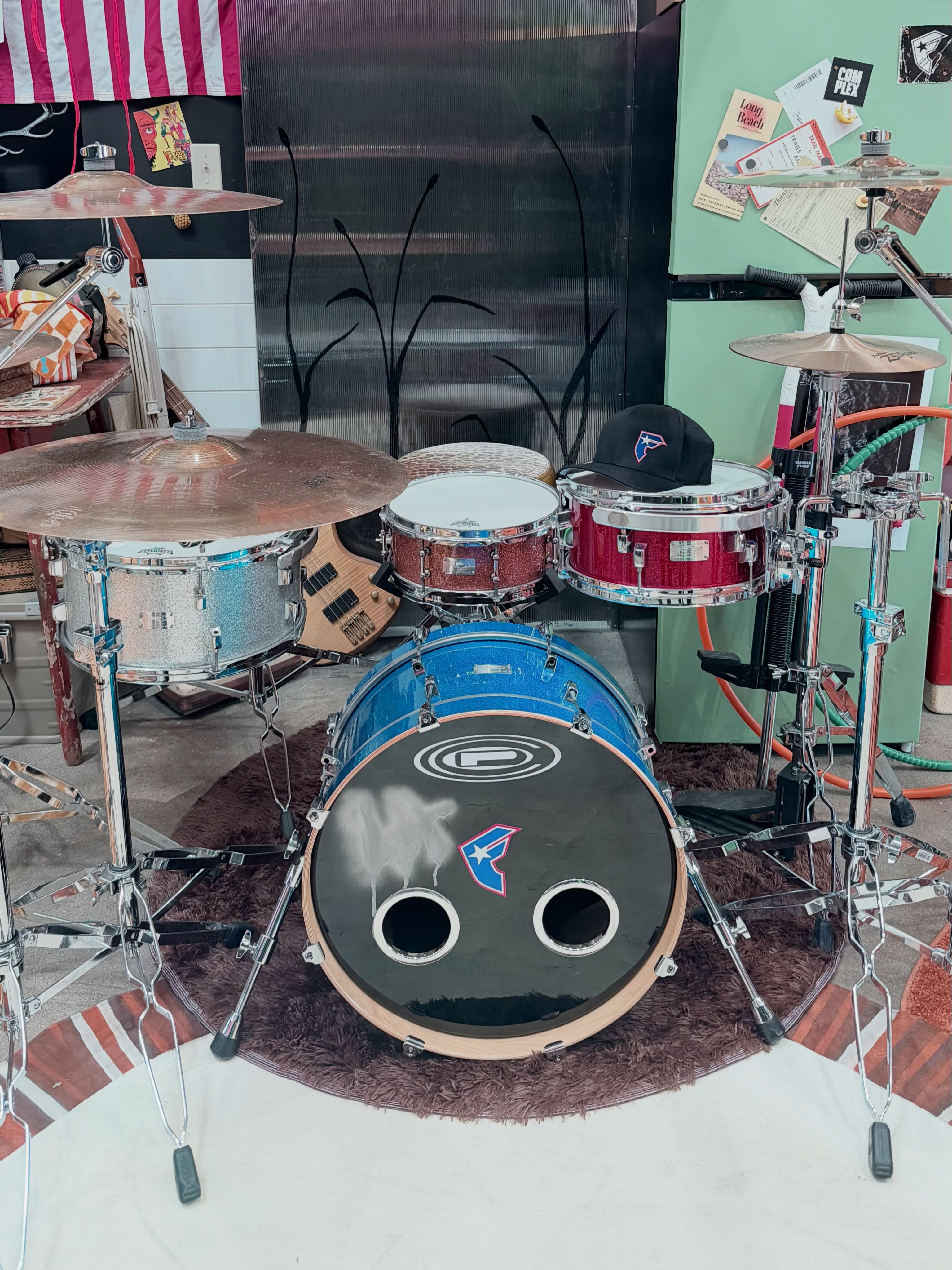BLINK-182'S 25TH ANNIVERSARY POP-UP HAD A PAC-MAN CABINET (image 7)