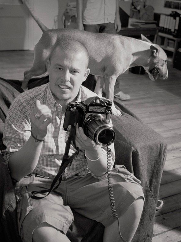 MCQUEEN LEFT HIS 3 DOGS £50,000 IN A HANDWRITTEN NOTE (image 7)