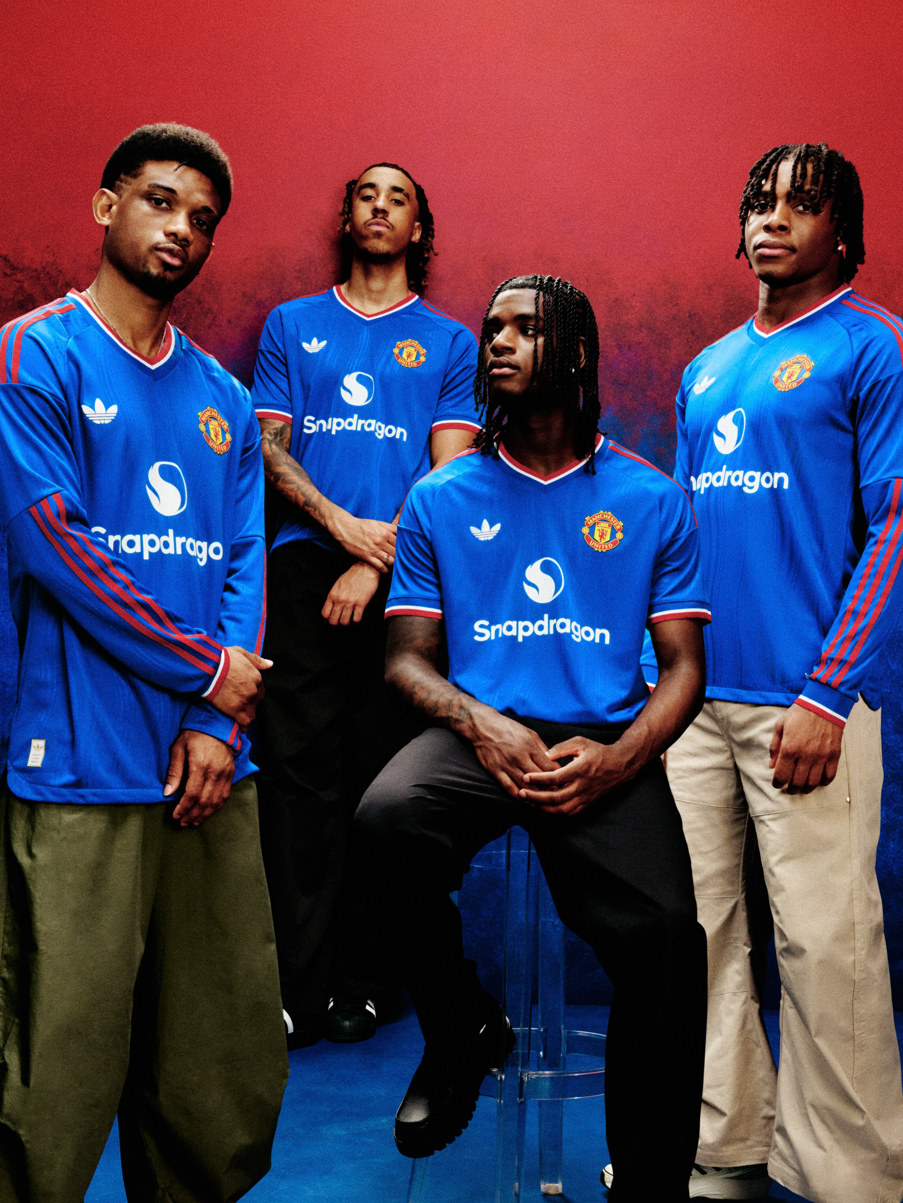 MANCHESTER UNITED'S BLUE AWAY KIT RETURNS FOR 2026/27 (image 2)