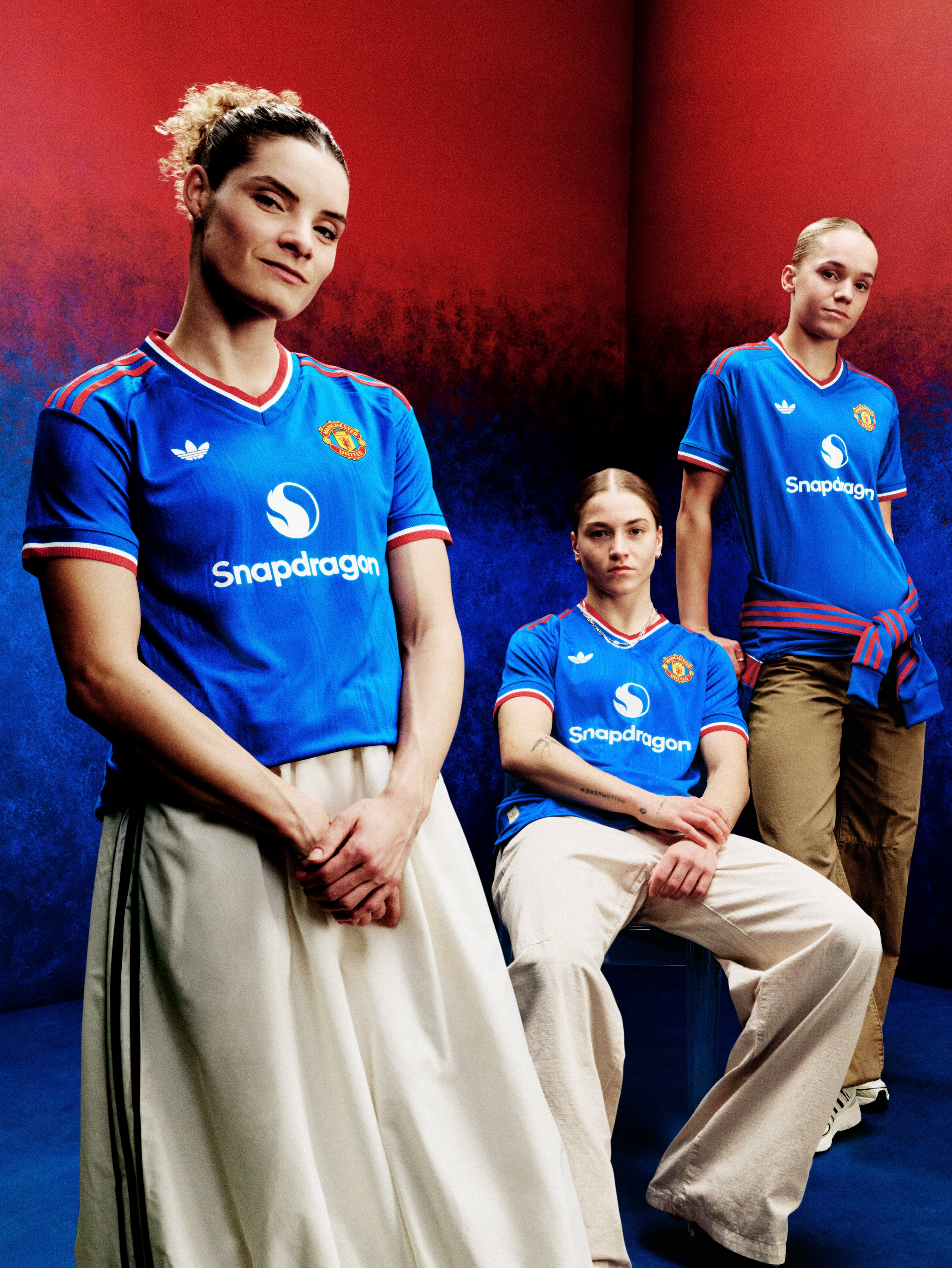 MANCHESTER UNITED'S BLUE AWAY KIT RETURNS FOR 2026/27 (image 3)
