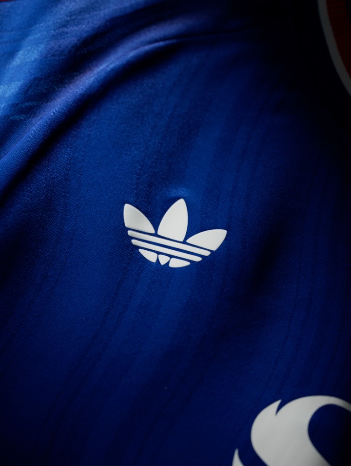 MANCHESTER UNITED'S BLUE AWAY KIT RETURNS FOR 2026/27 (image 4)