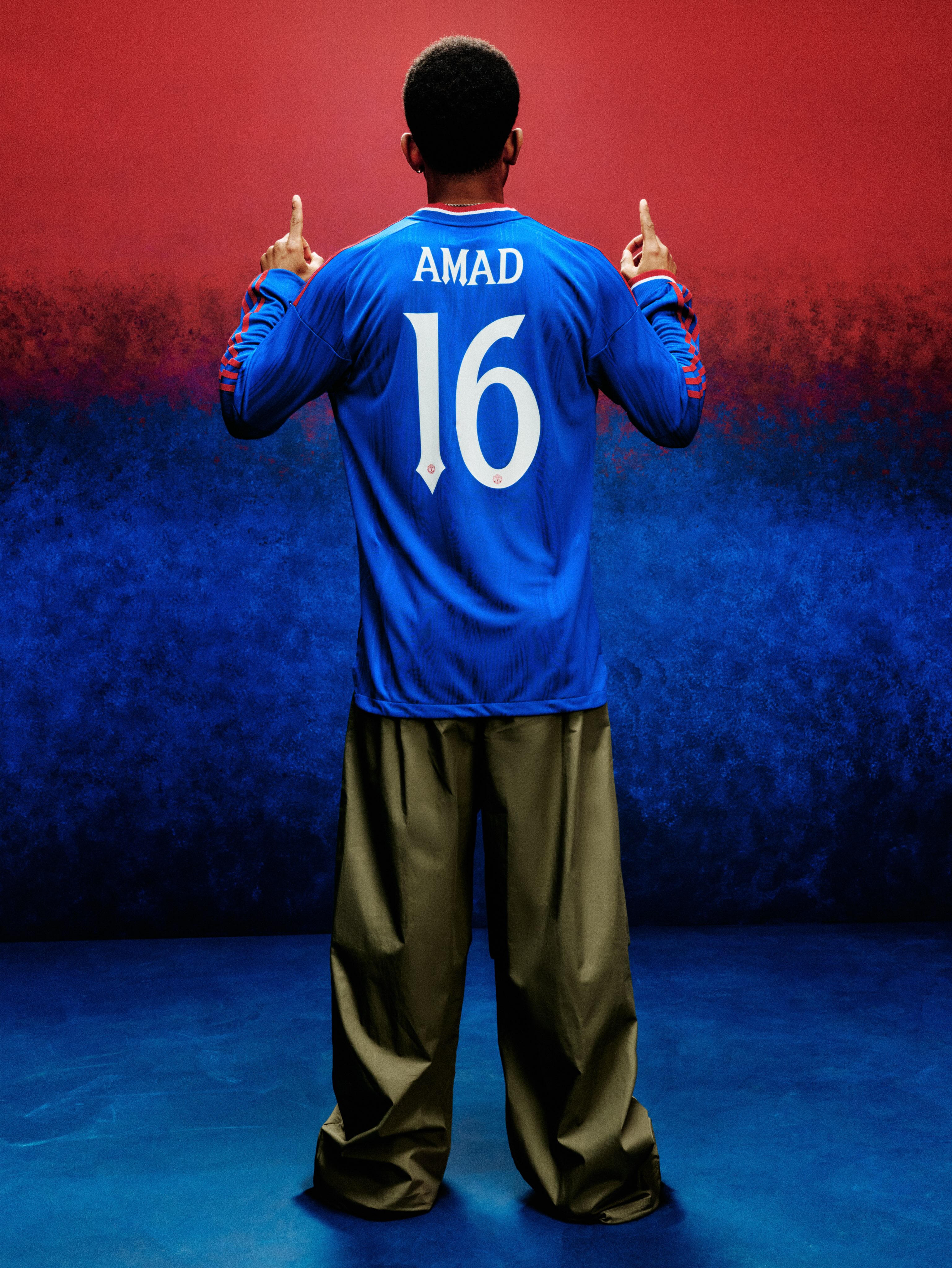 MANCHESTER UNITED'S BLUE AWAY KIT RETURNS FOR 2026/27 (image 6)