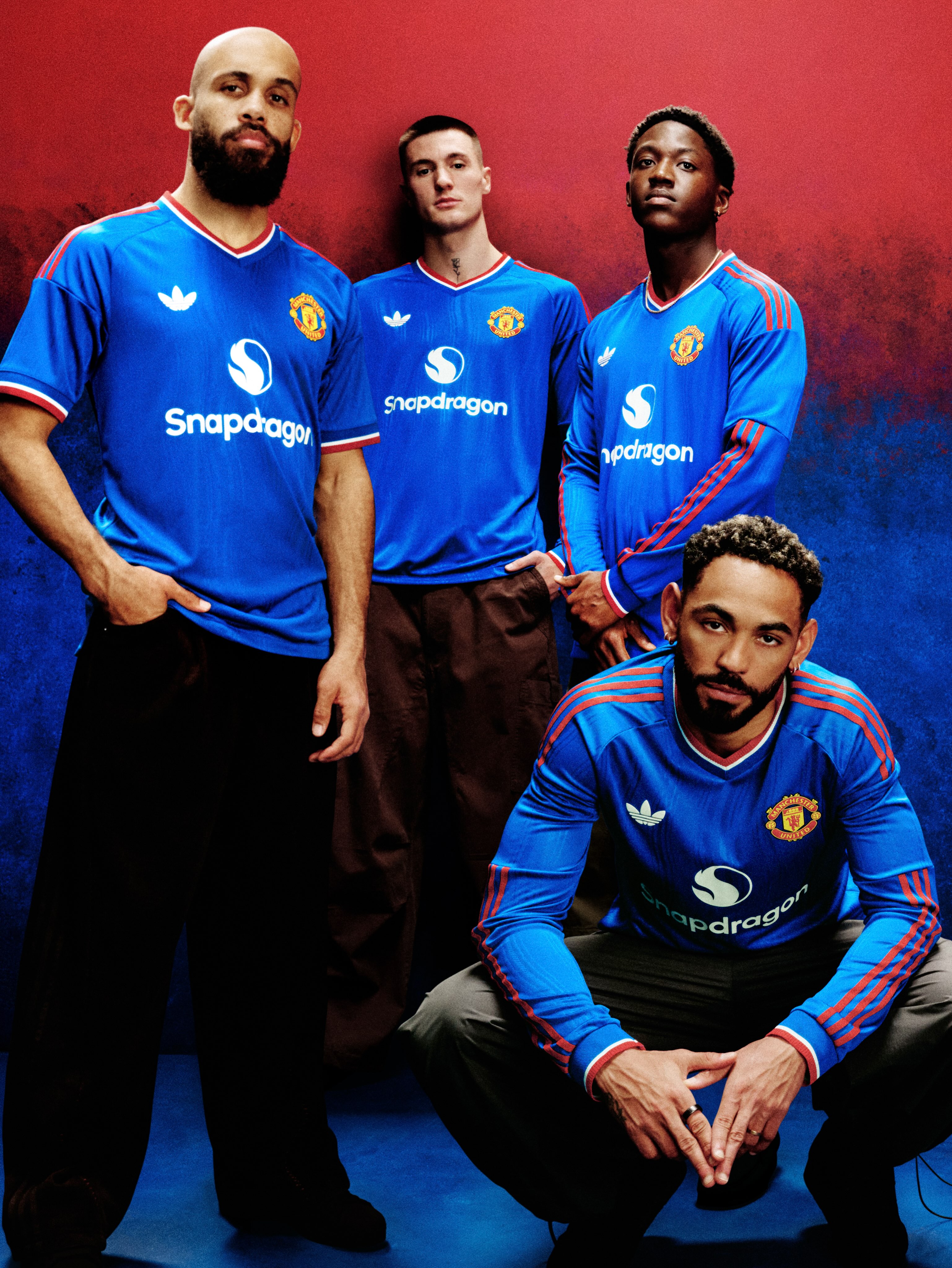 MANCHESTER UNITED'S BLUE AWAY KIT RETURNS FOR 2026/27 (image 9)