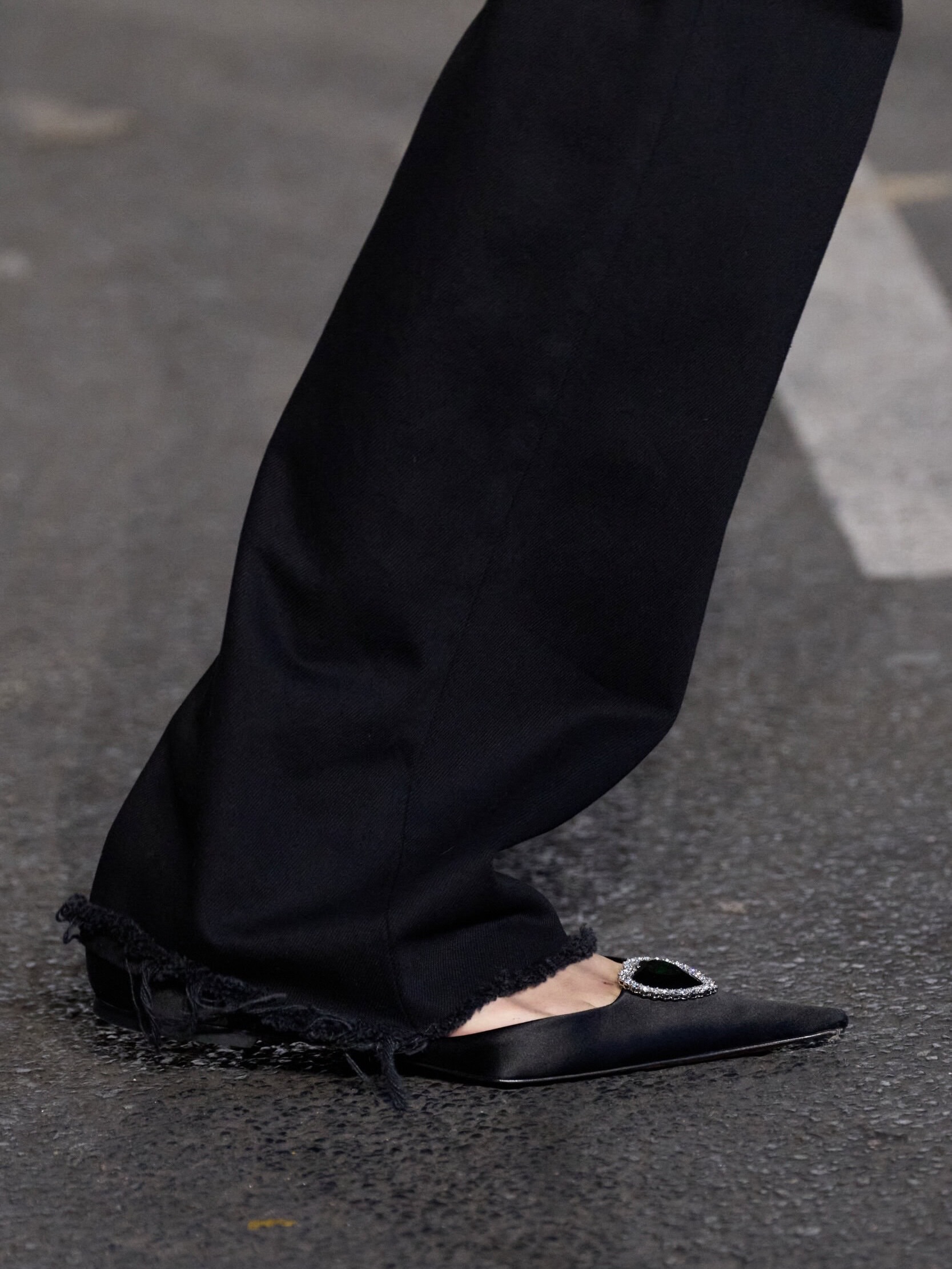 VETEMENTS SS27 SHOES LINEUP PUTS MEN IN WOMEN'S PUMPS (image 3)