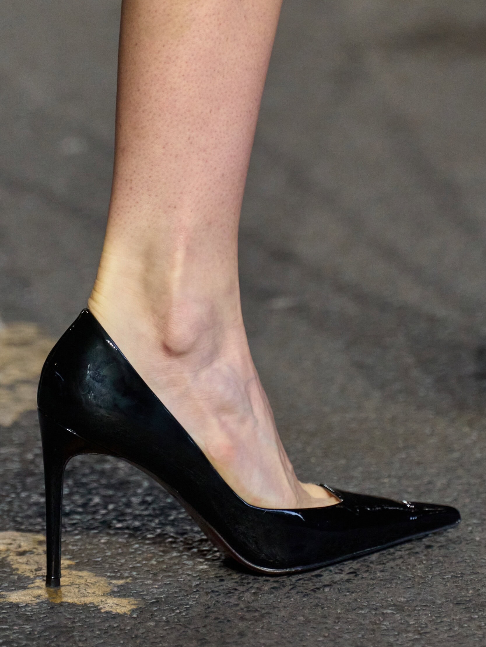 VETEMENTS SS27 SHOES LINEUP PUTS MEN IN WOMEN'S PUMPS (image 5)