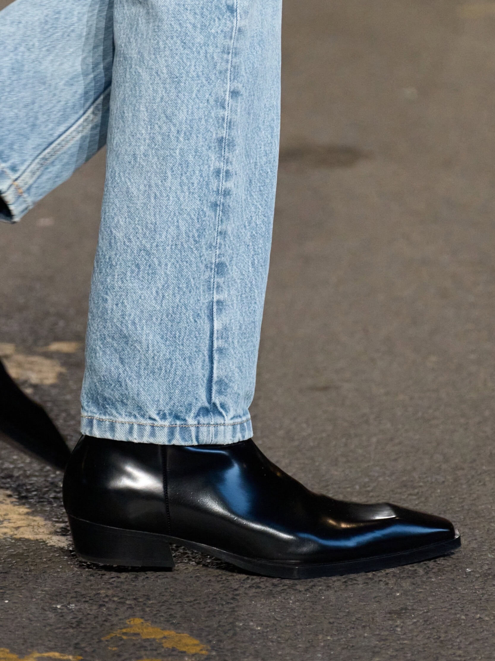 VETEMENTS SS27 SHOES LINEUP PUTS MEN IN WOMEN'S PUMPS (image 6)