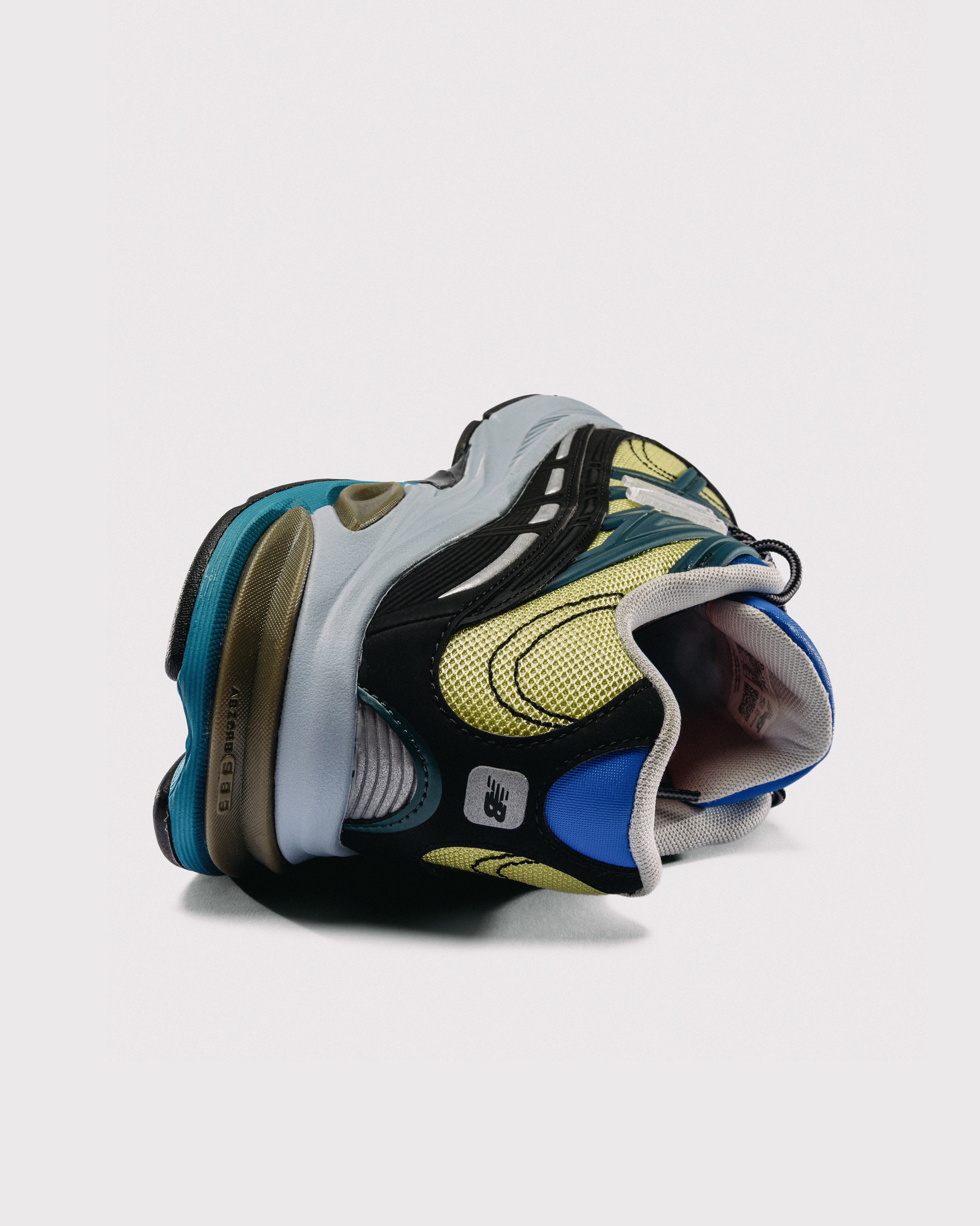 NEW BALANCE 2811 BAKLAVA SELLS AT ONE WEB ADDRESS (image 3)
