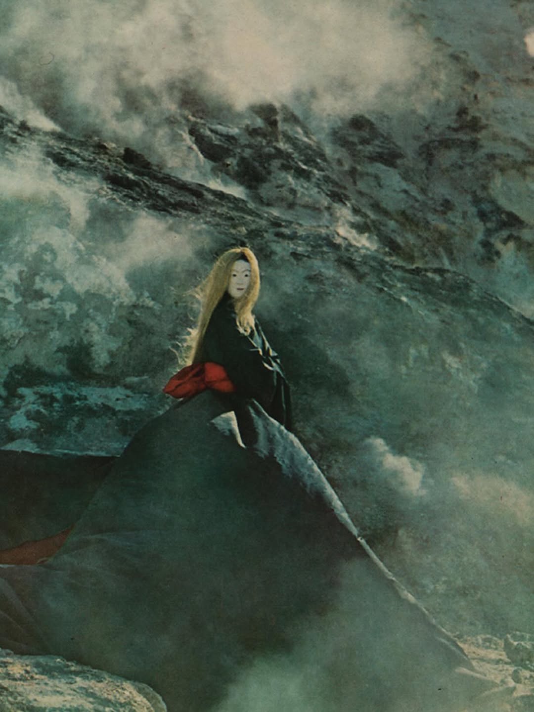 AVEDON'S $7 MILLION VOGUE SHOOT TOOK 5 WEEKS IN JAPAN (image 5)