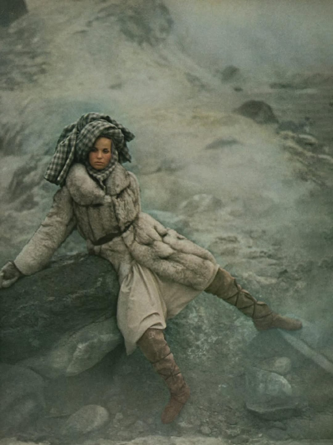 AVEDON'S $7 MILLION VOGUE SHOOT TOOK 5 WEEKS IN JAPAN (image 7)