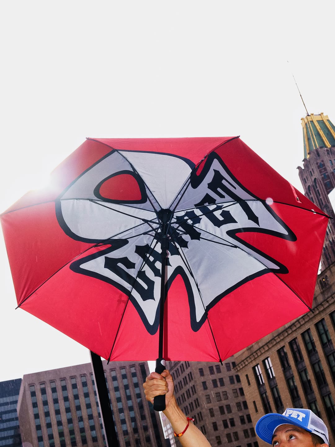 CARPET COMPANY ADDS UMBRELLAS TO SEASON 22 DROP 2 (image 2)
