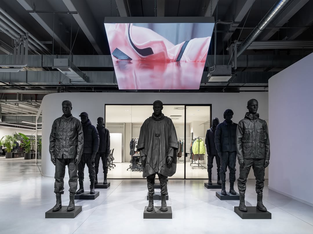 STONE ISLAND'S RAVARINO LAB HOLDS 60,000 DYE RECIPES (image 3)