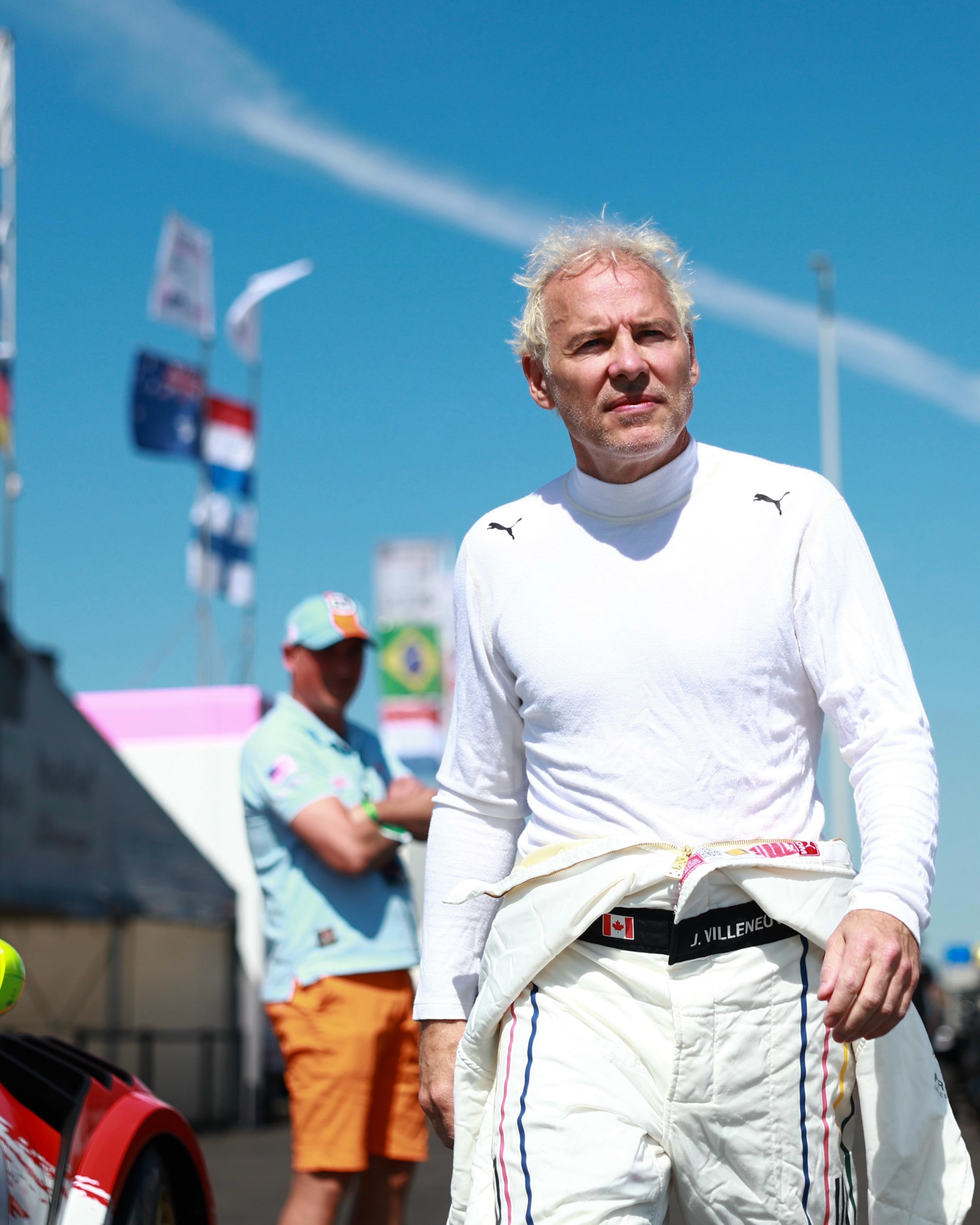 JACQUES VILLENEUVE RACES A PORSCHE NUMBERED 911 AT 55 (image 4)