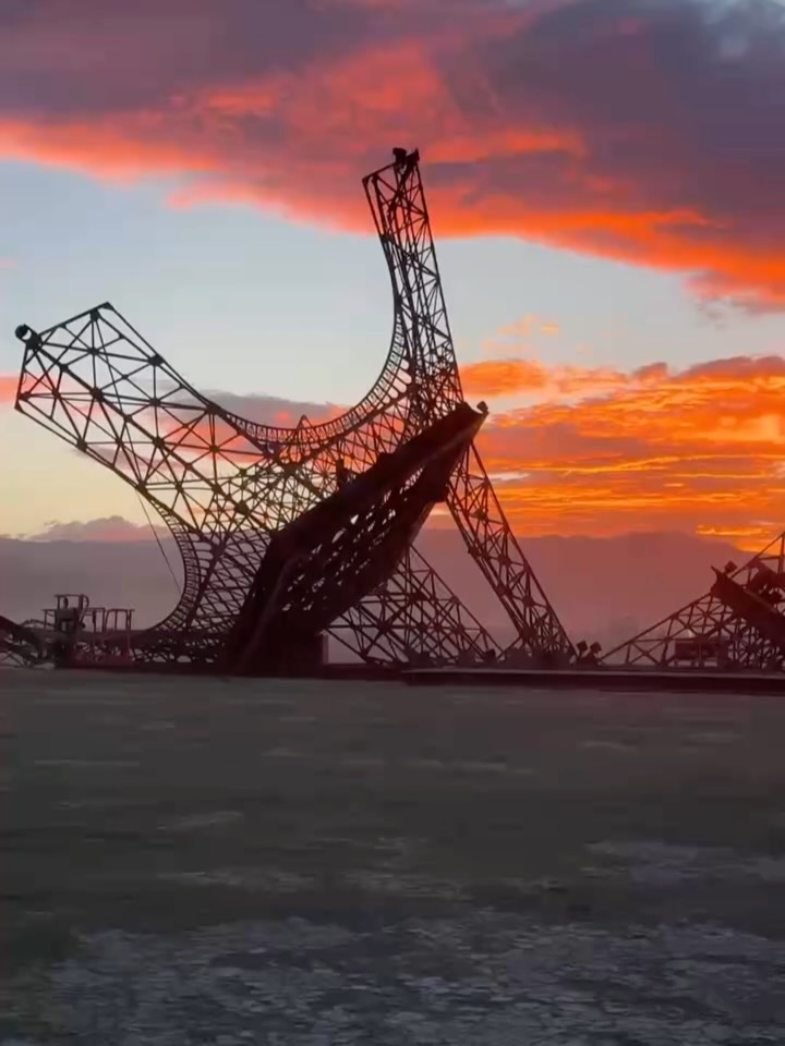 MAINDRON'S 29 TON EIFFEL TOWER LANDS AT BURNING MAN (image 3)